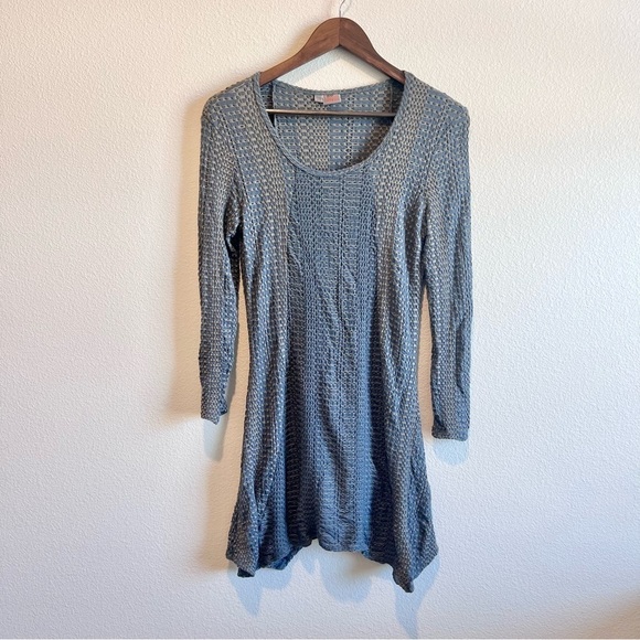 Tianello Grey Textured Stripe Blouse Tunic XS 3/4 Sleeve Sharkbite Hem - Picture 1 of 10